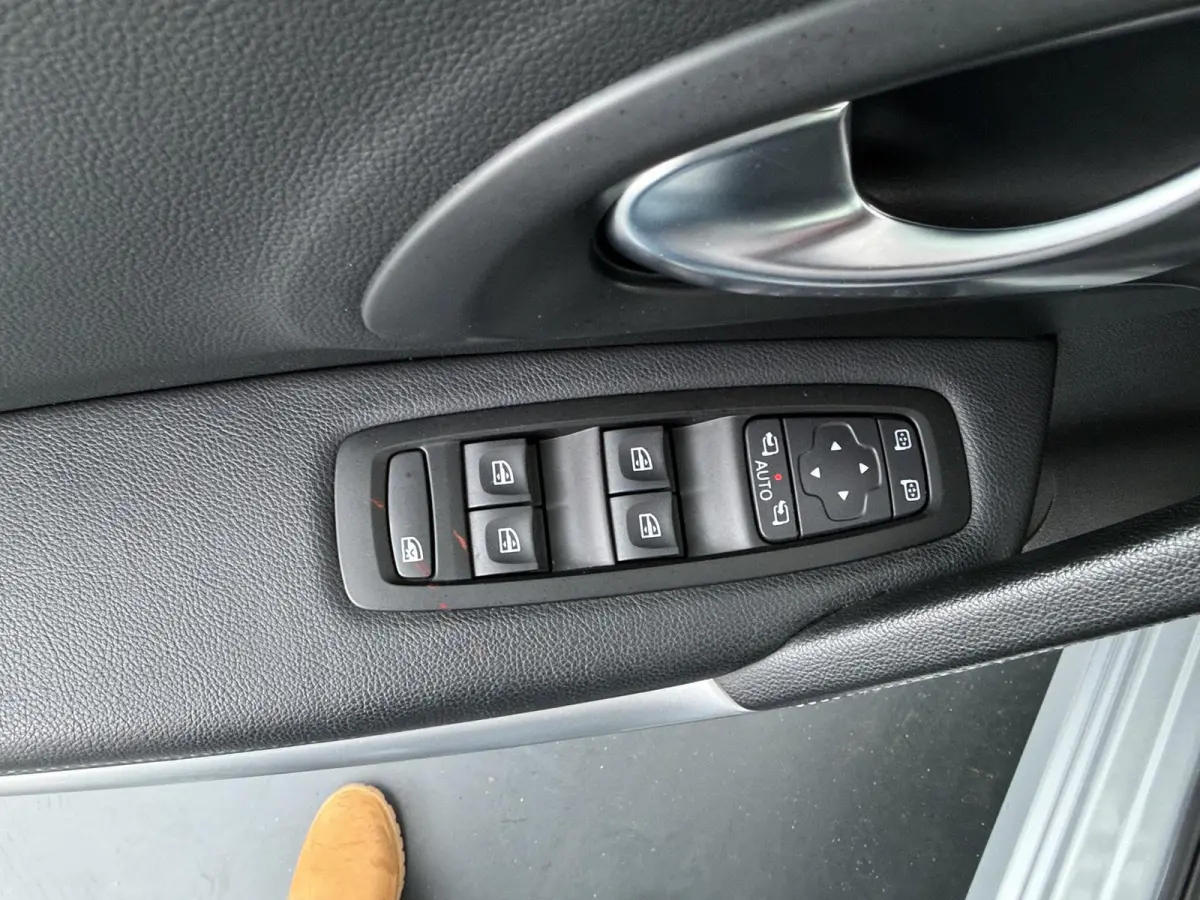 TCe 140 EDC GPF Techno | AUTOMAAT | Trekhaak | Parkeercamera | Navigatie |