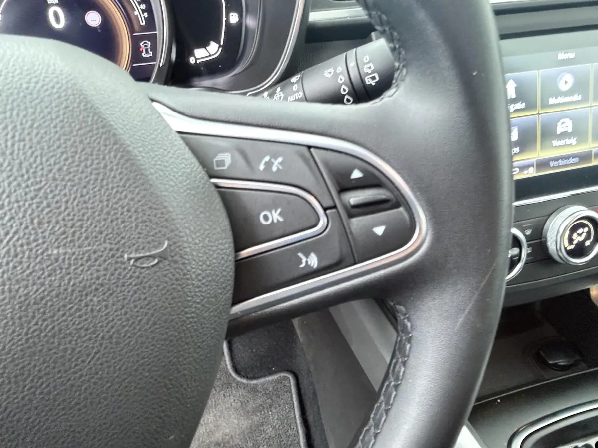 TCe 140 EDC GPF Techno | AUTOMAAT | Trekhaak | Parkeercamera | Navigatie |