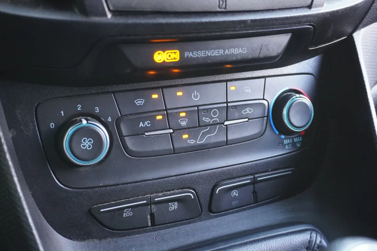 1.5 EcoBlue 100PK - EURO 6 - Airco - Cruise - Trekhaak - €8.950,- Excl.