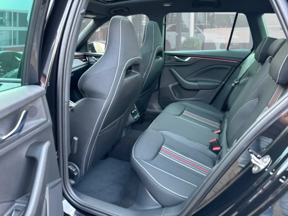 1.0 TSI DSG MONTE CARLO GLAS-DAK/CAMERA/CARPLAY/CRUISE