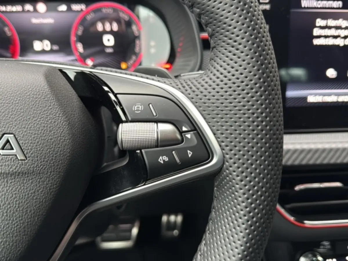 1.0 TSI DSG MONTE CARLO GLASDAK/CAMERA//NAVI/CRUISE/STOELVERW