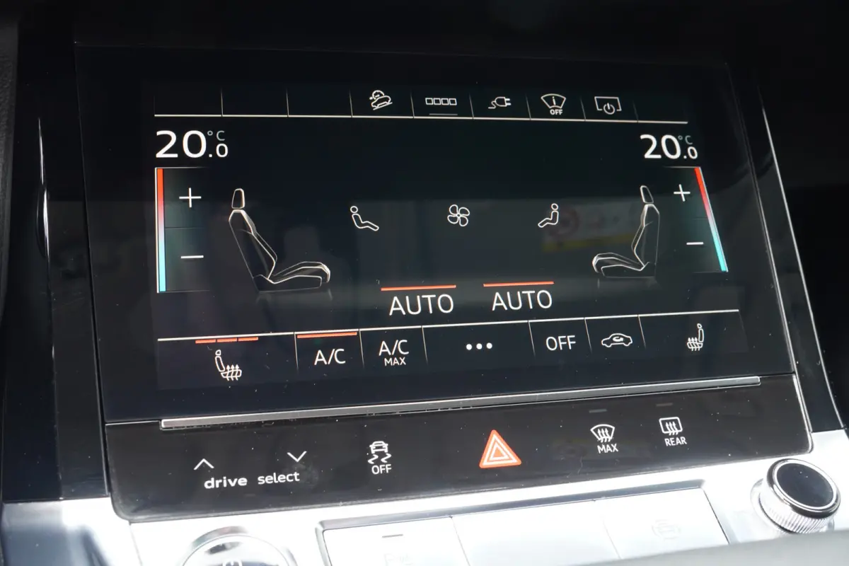 50 quattro Advanced Edition 95 kWh - LEDER - CAMERA - HEAD UP - LUCHTVERING -