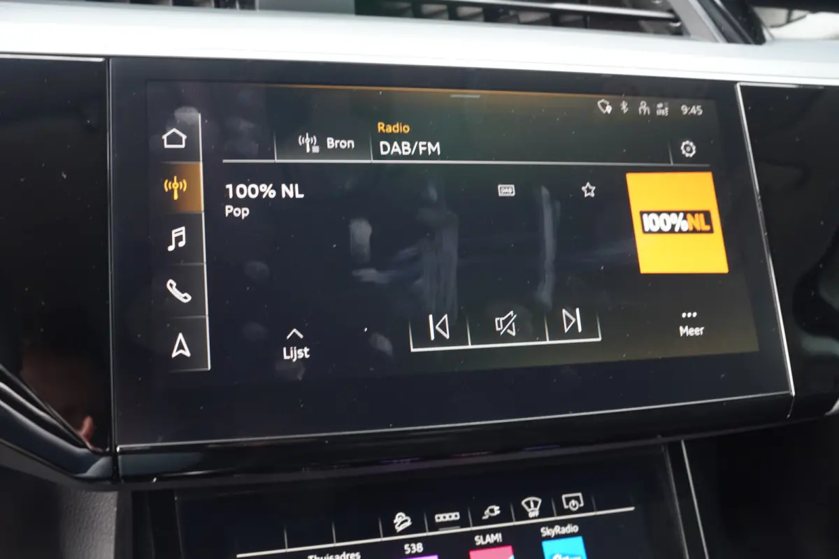 50 quattro Advanced Edition 95 kWh - LEDER - CAMERA - HEAD UP - LUCHTVERING -