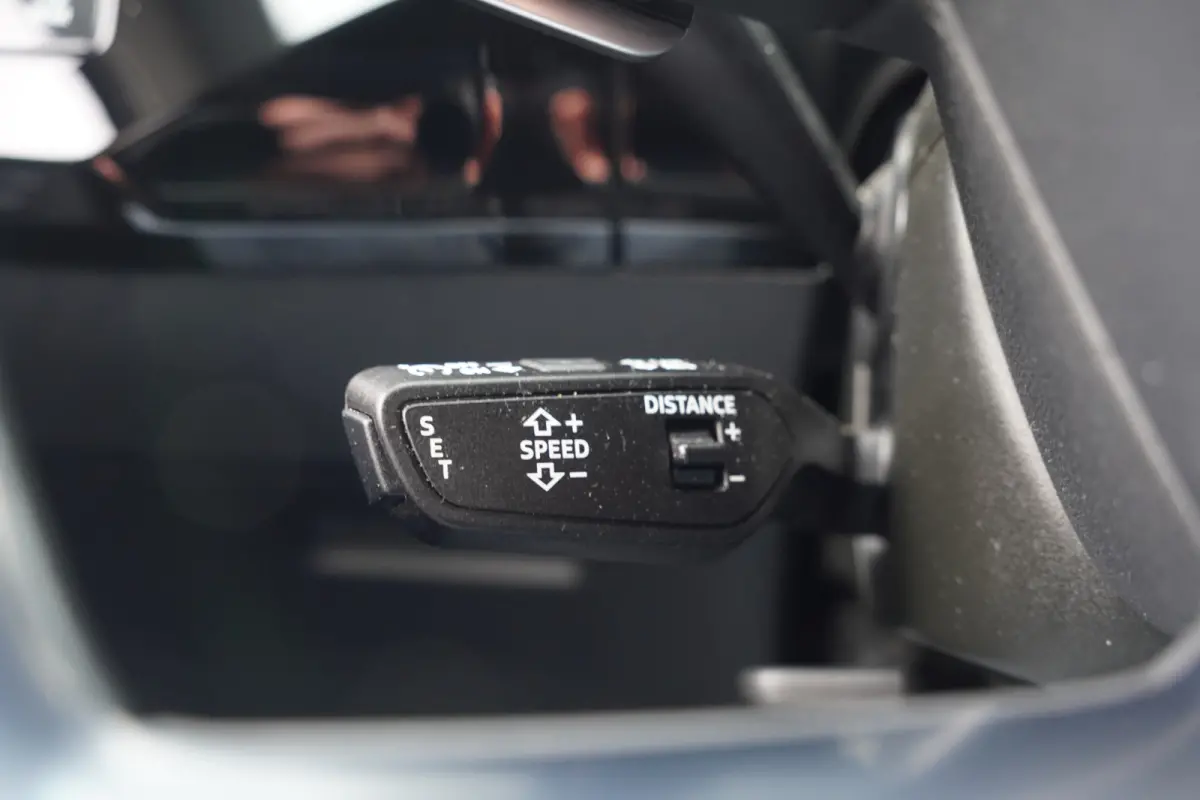 50 quattro Advanced Edition 95 kWh - LEDER - CAMERA - HEAD UP - LUCHTVERING -