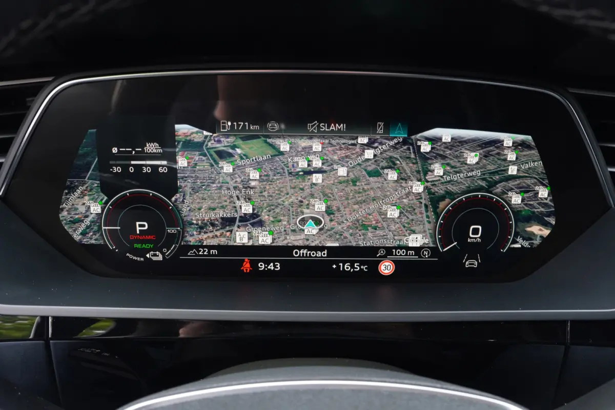 50 quattro Advanced Edition 95 kWh - LEDER - CAMERA - HEAD UP - LUCHTVERING -