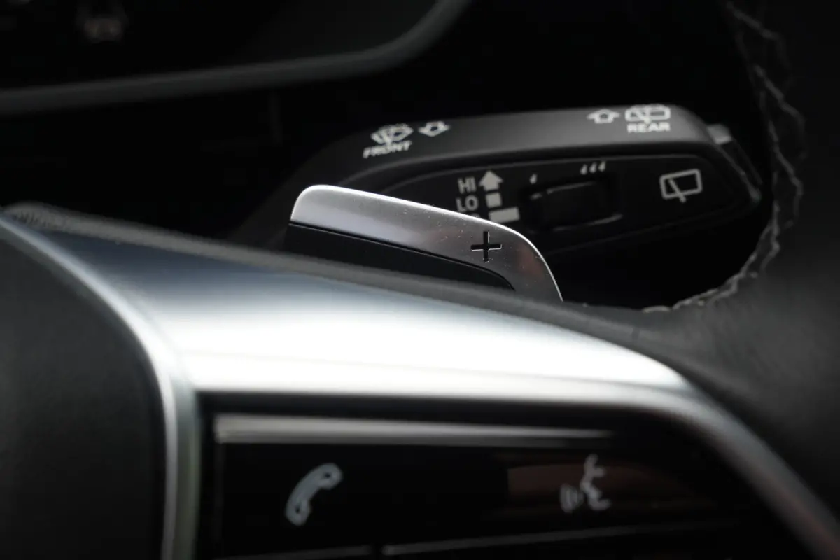 50 quattro Advanced Edition 95 kWh - LEDER - CAMERA - HEAD UP - LUCHTVERING -