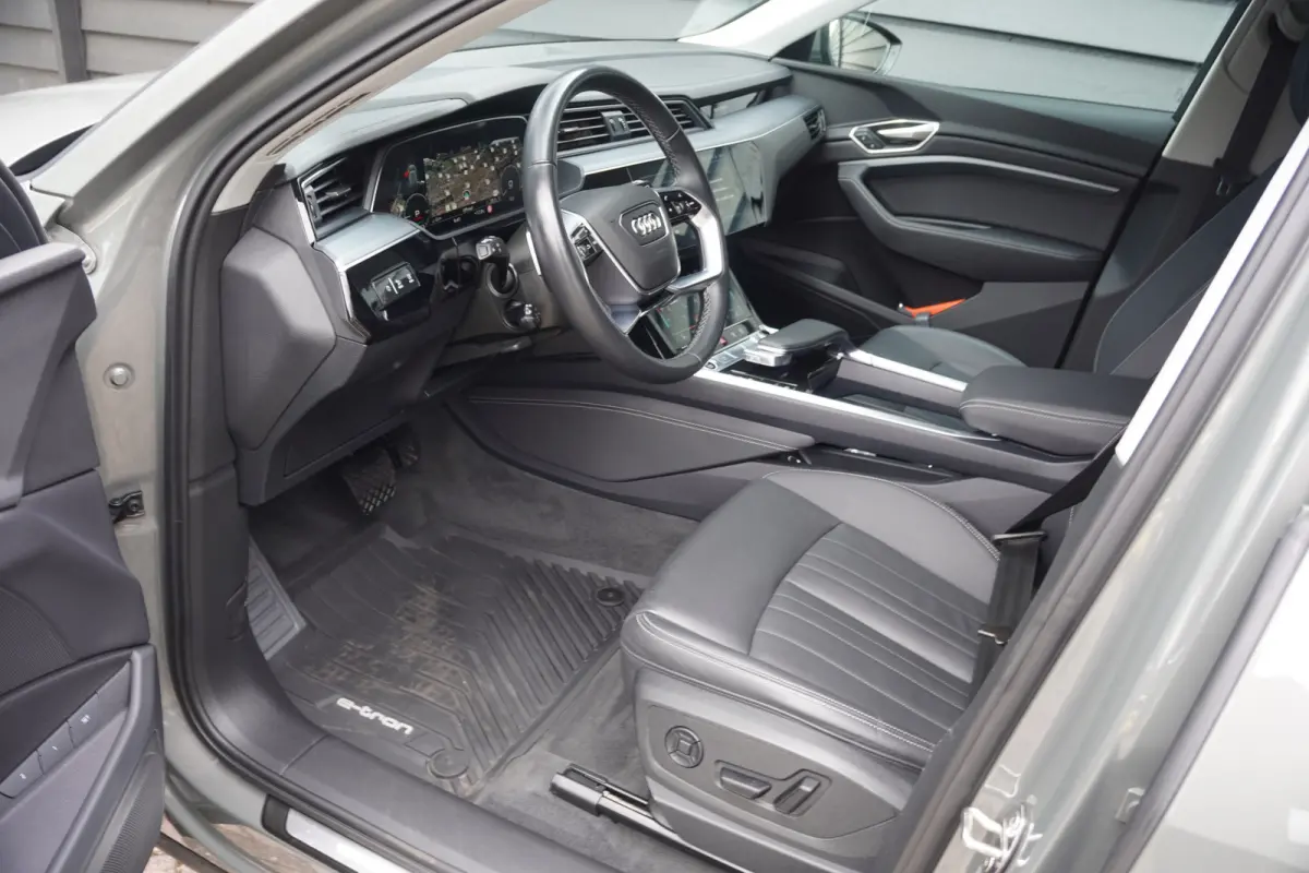 50 quattro Advanced Edition 95 kWh - LEDER - CAMERA - HEAD UP - LUCHTVERING -