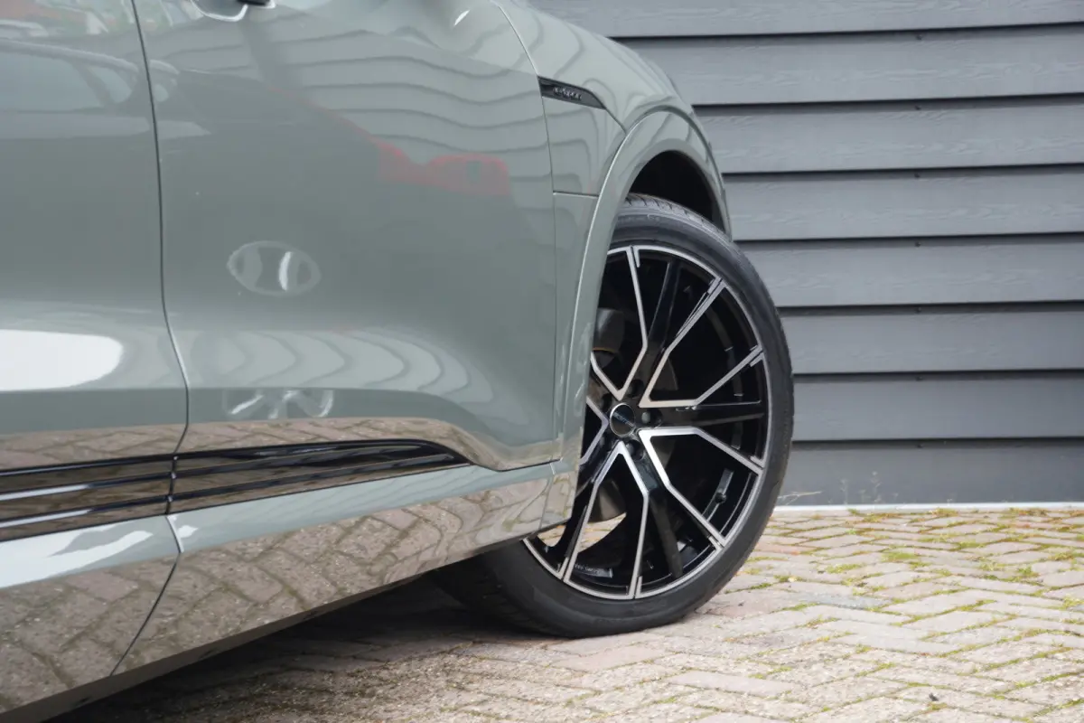 50 quattro Advanced Edition 95 kWh - LEDER - CAMERA - HEAD UP - LUCHTVERING -