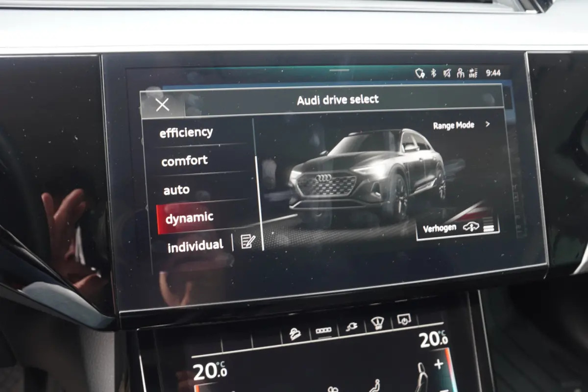 50 quattro Advanced Edition 95 kWh - LEDER - CAMERA - HEAD UP - LUCHTVERING -