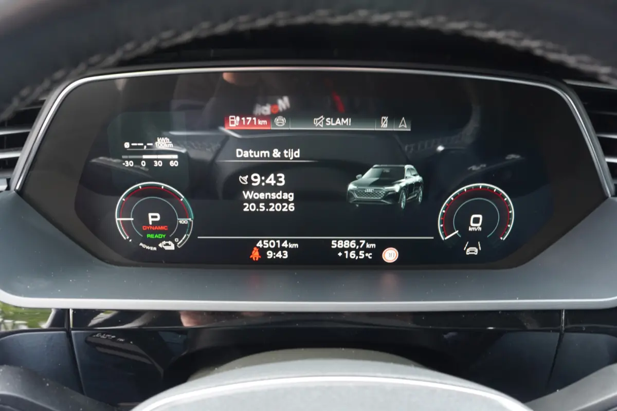 50 quattro Advanced Edition 95 kWh - LEDER - CAMERA - HEAD UP - LUCHTVERING -