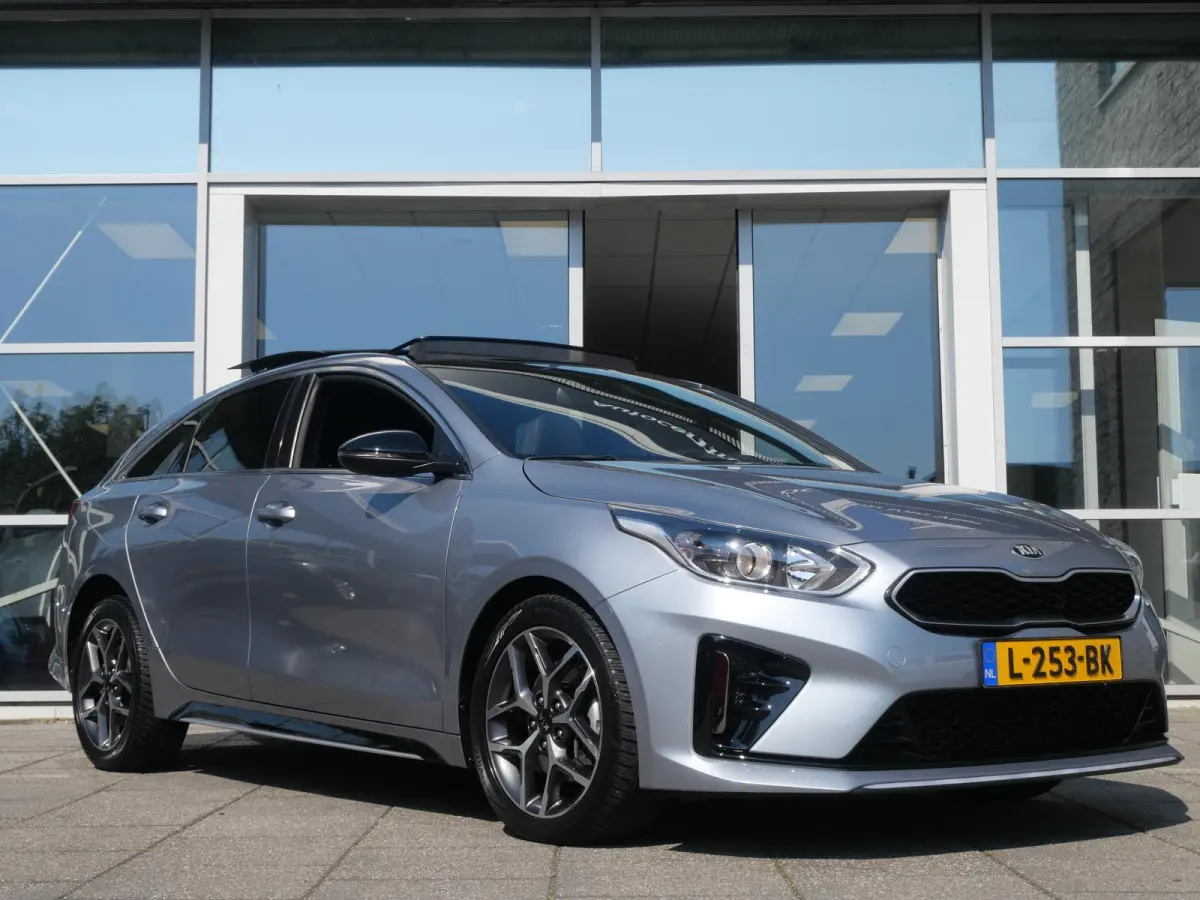 1.5 T-GDi GT-Line | Allsesonbanden | Schuif/kantel Dak | Navi | Clima | Carplay |