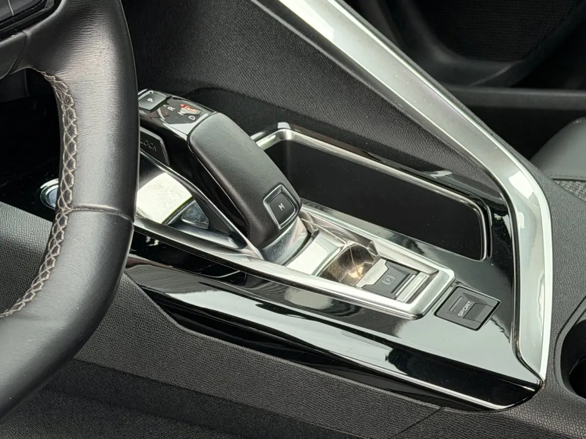 1.6 e-THP 7p. LED Carplay 360 Camera Keyless