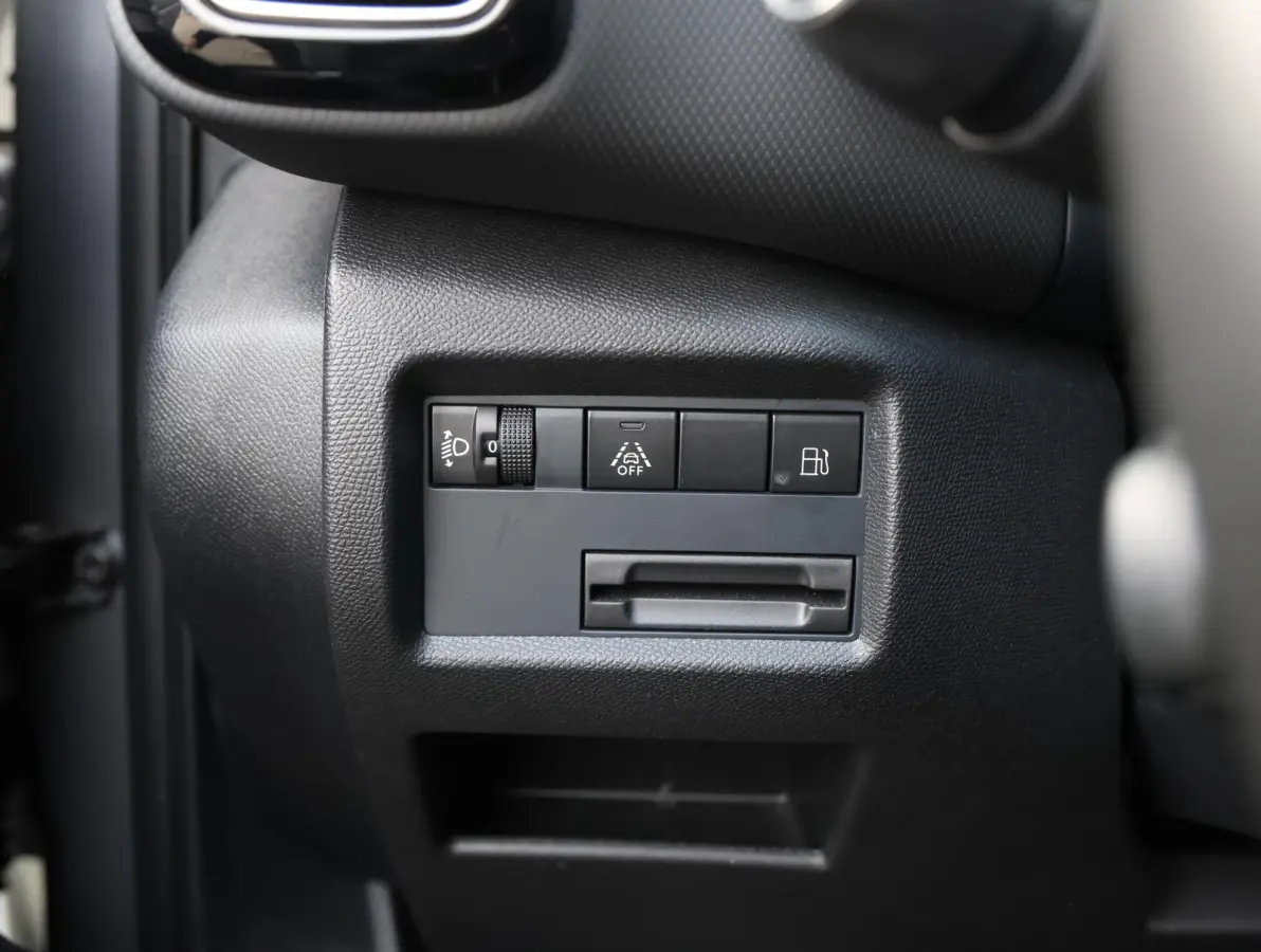 225pk Plug-in Hybrid Feel | 1ste eigenaar | Camera | Dodehoekdetectie | LED lampen | LEER/Stof | 18"LMV | AUTOMAAT