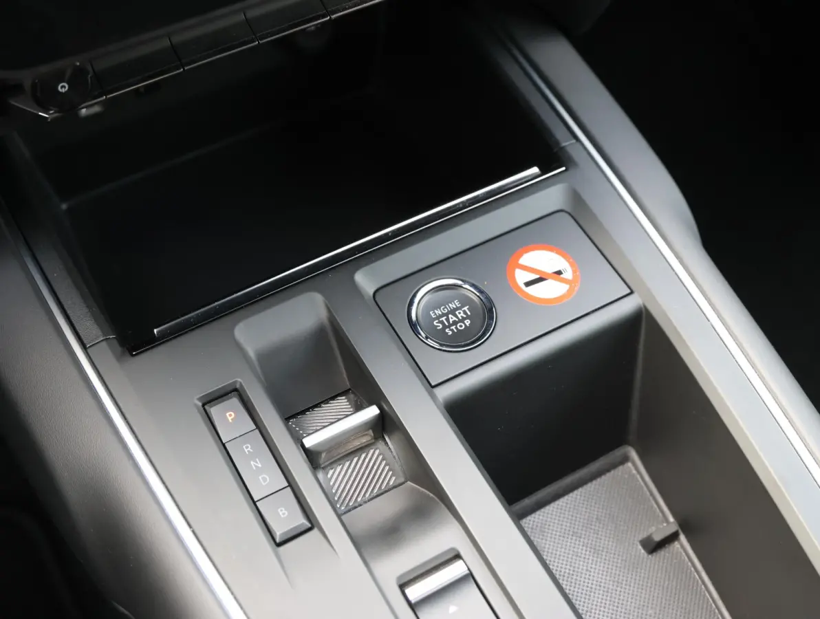 225pk Plug-in Hybrid Feel | 1ste eigenaar | Camera | Dodehoekdetectie | LED lampen | LEER/Stof | 18"LMV | AUTOMAAT