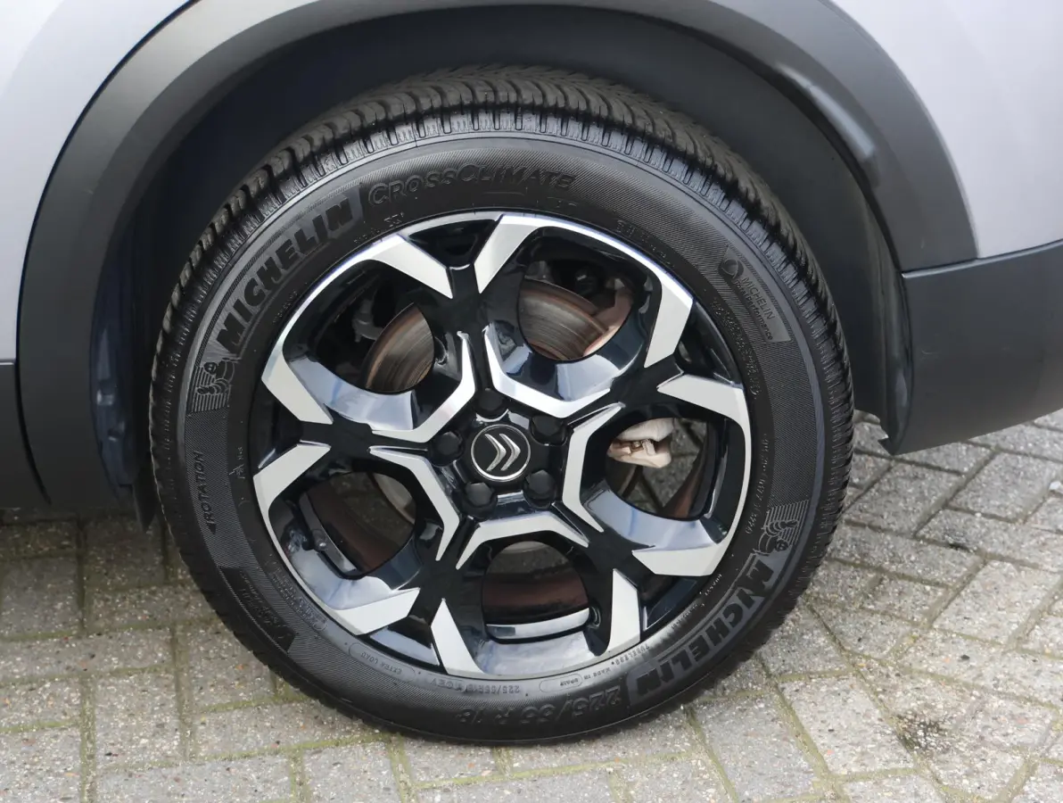 225pk Plug-in Hybrid Feel | 1ste eigenaar | Camera | Dodehoekdetectie | LED lampen | LEER/Stof | 18"LMV | AUTOMAAT