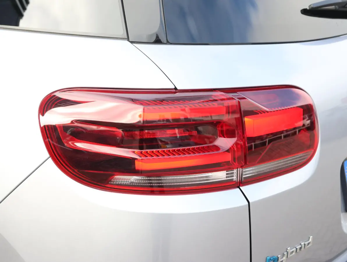 225pk Plug-in Hybrid Feel | 1ste eigenaar | Camera | Dodehoekdetectie | LED lampen | LEER/Stof | 18"LMV | AUTOMAAT