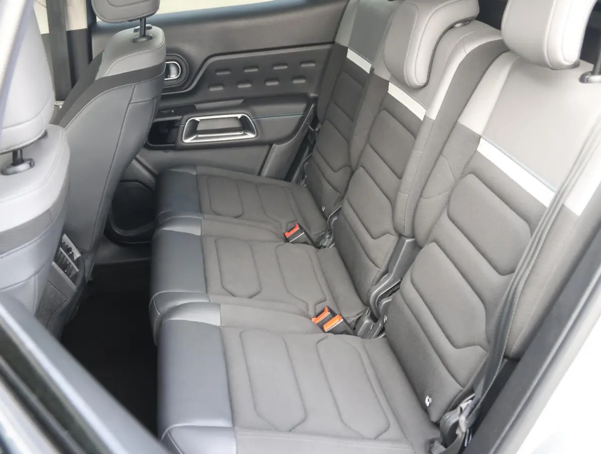 225pk Plug-in Hybrid Feel | 1ste eigenaar | Camera | Dodehoekdetectie | LED lampen | LEER/Stof | 18"LMV | AUTOMAAT
