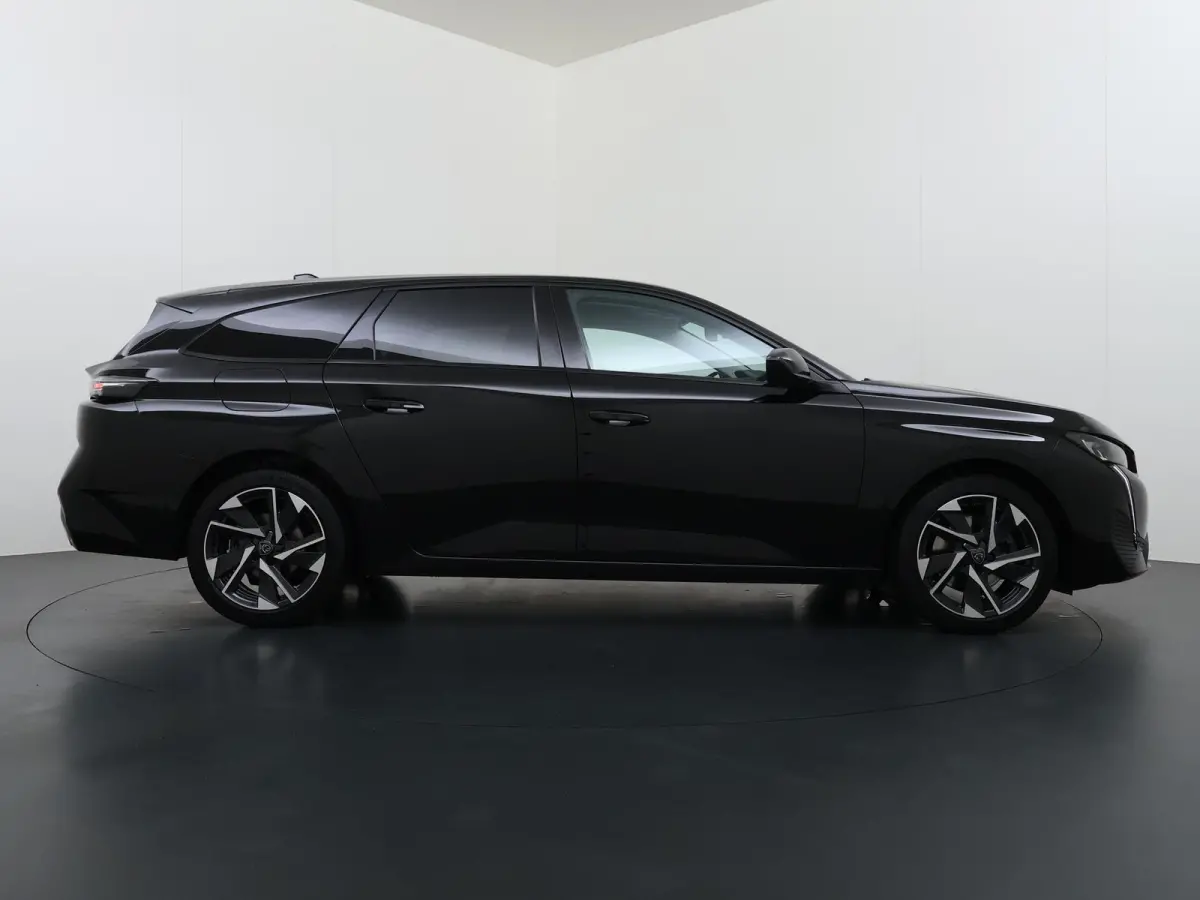 Allure Pack Business 130pk | Navigatie | AGR Bestuurdersstoel | Stoelverwarming | Automatische airco | Cruise control adaptief | Camera rondom | Apple Carplay en Android auto draadloos