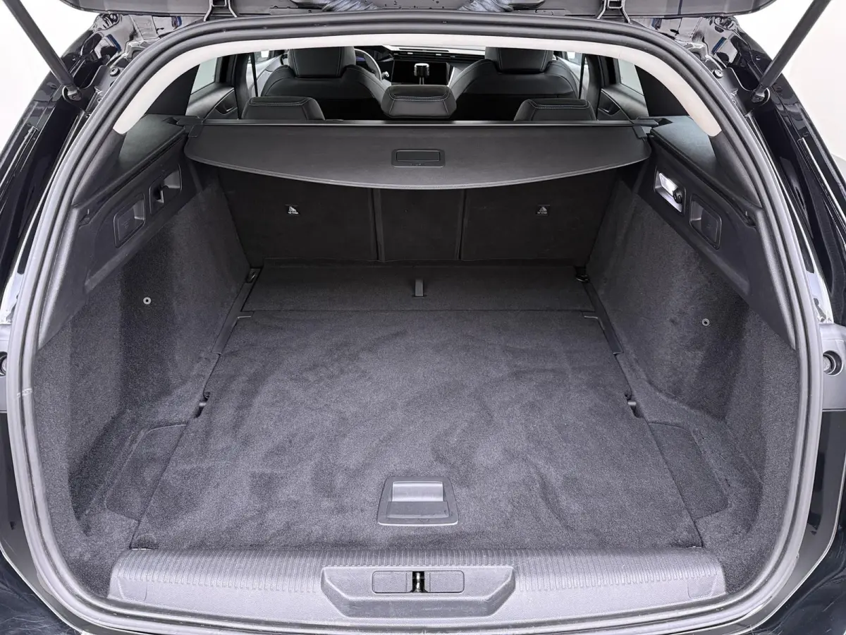 Allure Pack Business 130pk | Navigatie | AGR Bestuurdersstoel | Stoelverwarming | Automatische airco | Cruise control adaptief | Camera rondom | Apple Carplay en Android auto draadloos