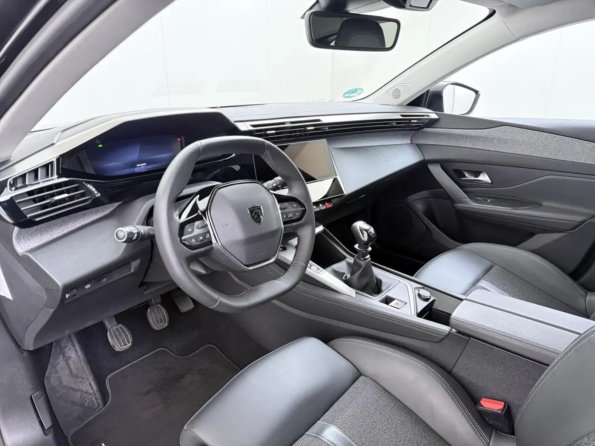 Allure Pack Business 130pk | Navigatie | AGR Bestuurdersstoel | Stoelverwarming | Automatische airco | Cruise control adaptief | Camera rondom | Apple Carplay en Android auto draadloos