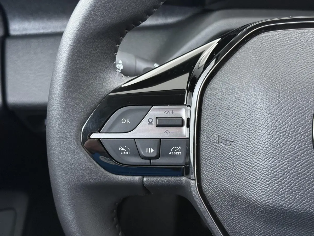 Allure Pack Business 130pk | Navigatie | AGR Bestuurdersstoel | Stoelverwarming | Automatische airco | Cruise control adaptief | Camera rondom | Apple Carplay en Android auto draadloos