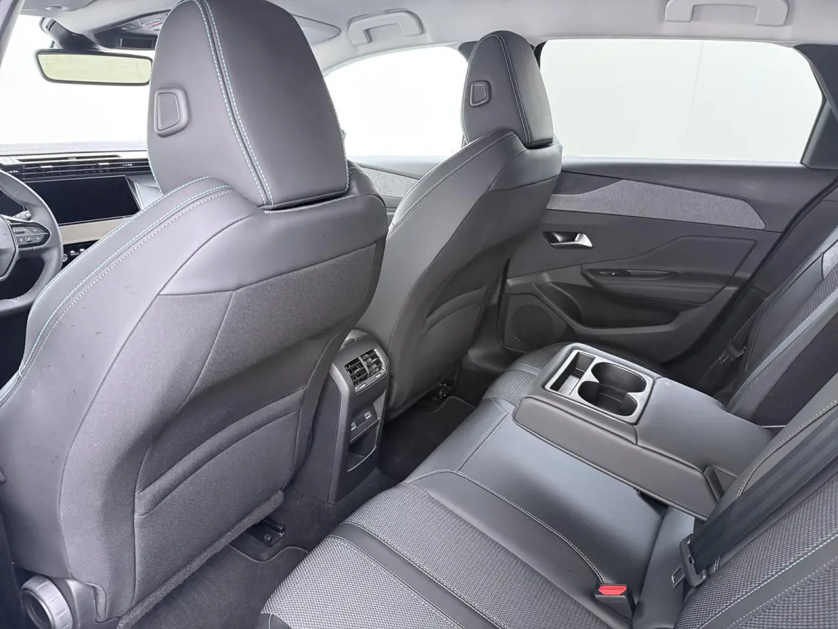 Allure Pack Business 130pk | Navigatie | AGR Bestuurdersstoel | Stoelverwarming | Automatische airco | Cruise control adaptief | Camera rondom | Apple Carplay en Android auto draadloos