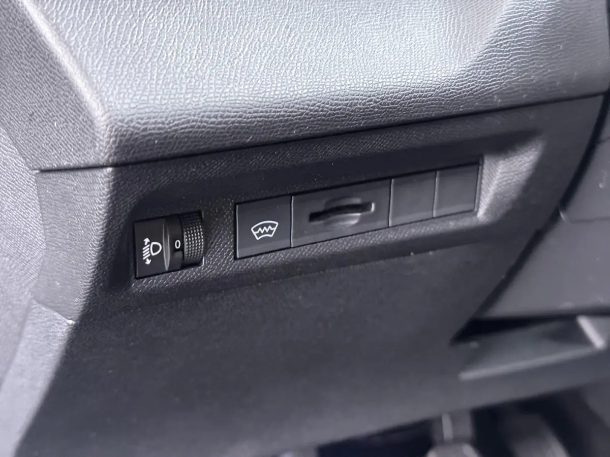 Allure Pack Business 130pk | Navigatie | AGR Bestuurdersstoel | Stoelverwarming | Automatische airco | Cruise control adaptief | Camera rondom | Apple Carplay en Android auto draadloos