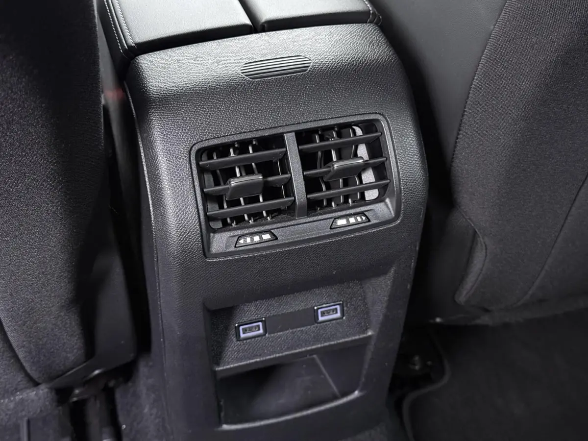 Allure Pack Business 130pk | Navigatie | AGR Bestuurdersstoel | Stoelverwarming | Automatische airco | Cruise control adaptief | Camera rondom | Apple Carplay en Android auto draadloos