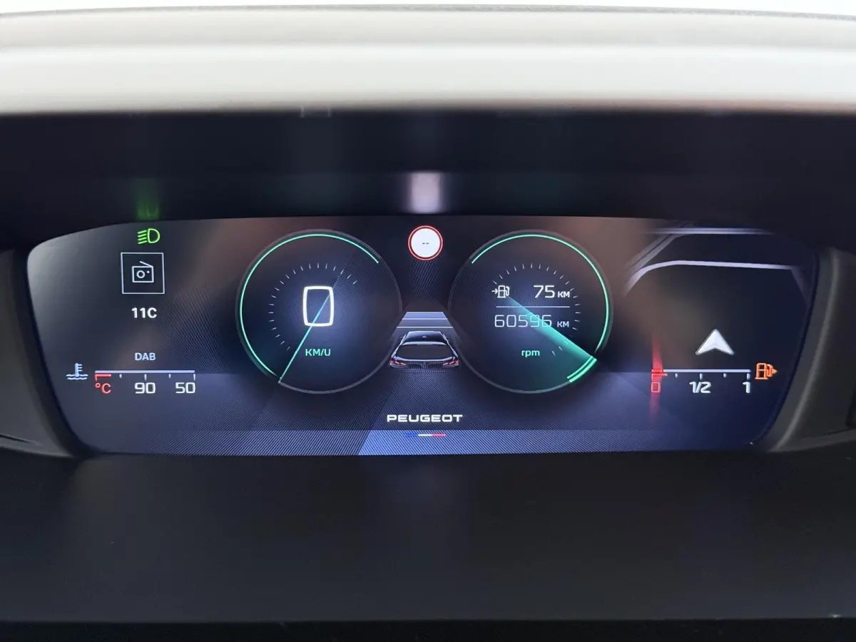 Allure Pack Business 130pk | Navigatie | AGR Bestuurdersstoel | Stoelverwarming | Automatische airco | Cruise control adaptief | Camera rondom | Apple Carplay en Android auto draadloos