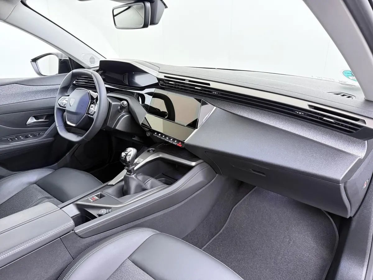 Allure Pack Business 130pk | Navigatie | AGR Bestuurdersstoel | Stoelverwarming | Automatische airco | Cruise control adaptief | Camera rondom | Apple Carplay en Android auto draadloos