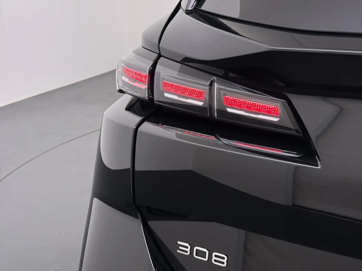Allure Pack Business 130pk | Navigatie | AGR Bestuurdersstoel | Stoelverwarming | Automatische airco | Cruise control adaptief | Camera rondom | Apple Carplay en Android auto draadloos