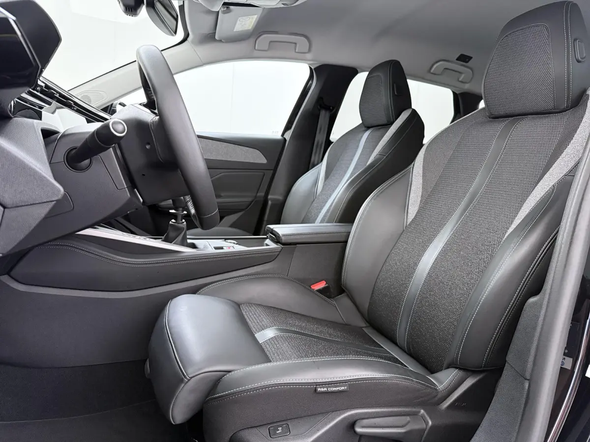 Allure Pack Business 130pk | Navigatie | AGR Bestuurdersstoel | Stoelverwarming | Automatische airco | Cruise control adaptief | Camera rondom | Apple Carplay en Android auto draadloos