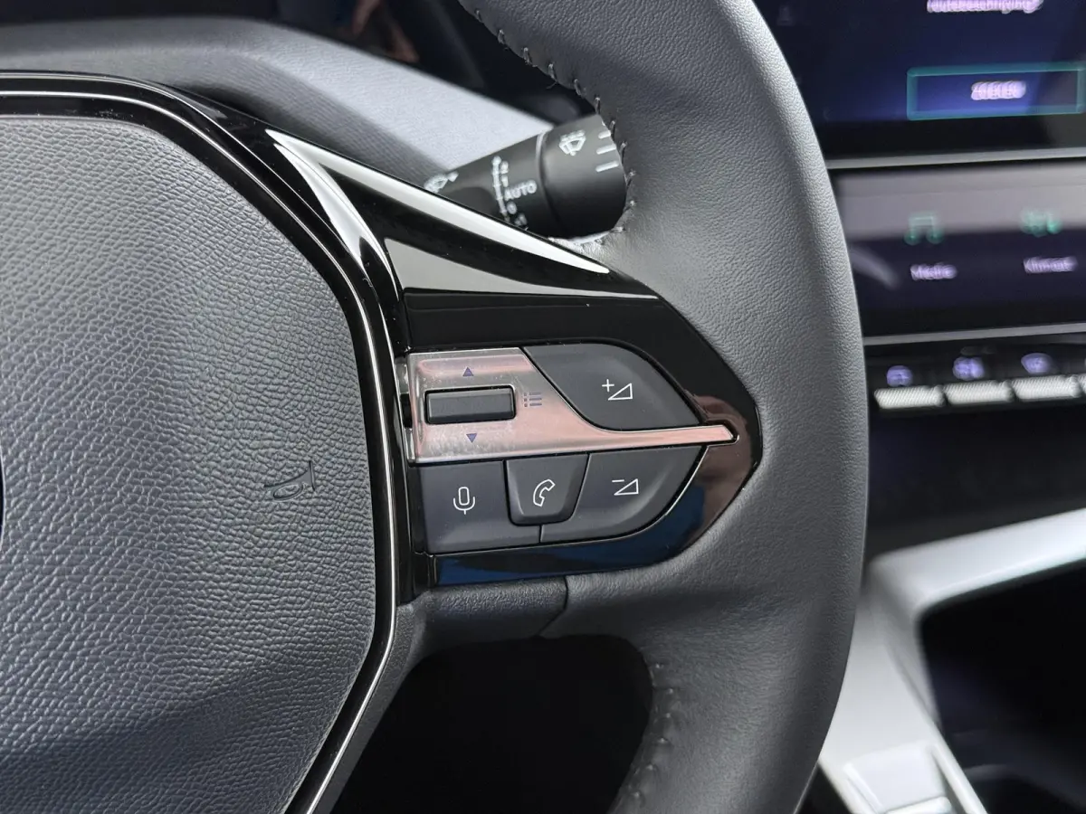 Allure Pack Business 130pk | Navigatie | AGR Bestuurdersstoel | Stoelverwarming | Automatische airco | Cruise control adaptief | Camera rondom | Apple Carplay en Android auto draadloos