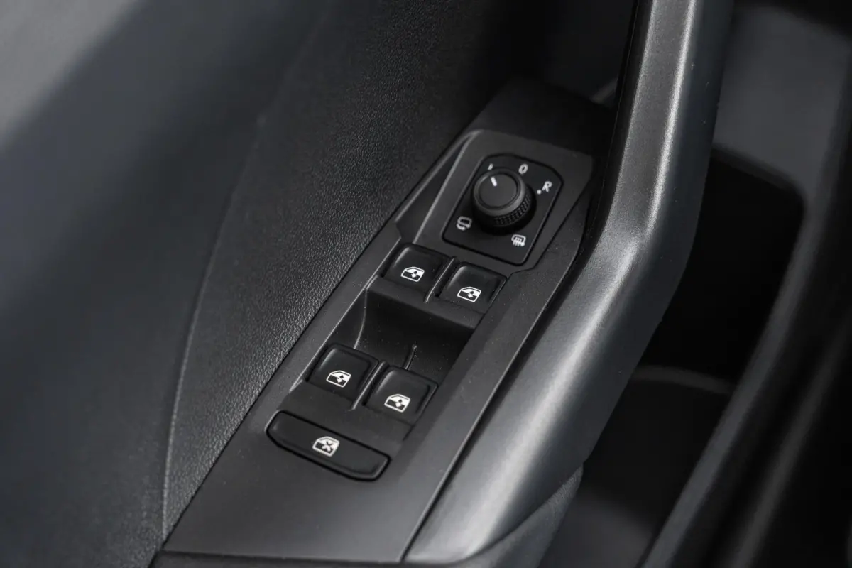 1.0 TSI 95pk Life Edition | Navigatie | App Connect | Clima | Stoelverwarming | Achteruitrijcamera