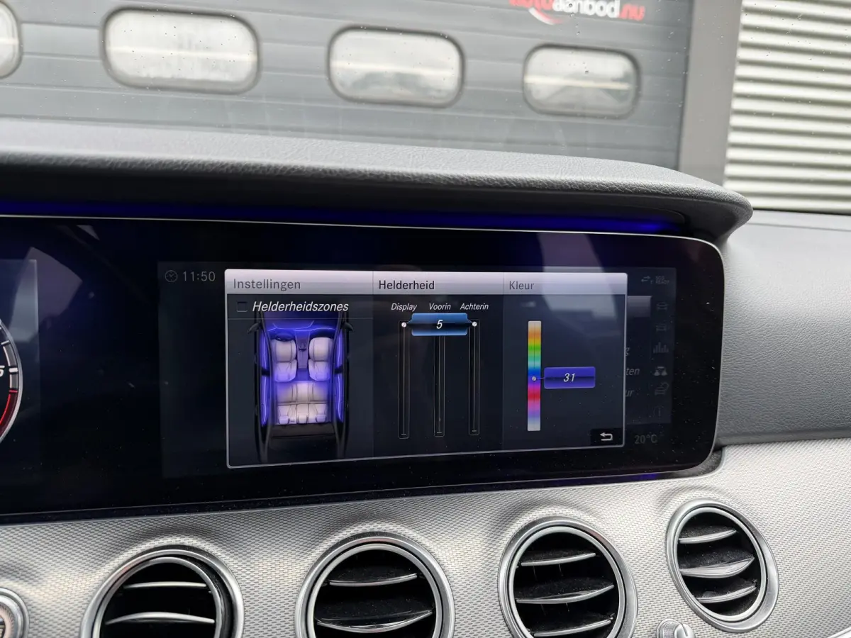 220 d Lease Edition | Camera | Head-Up | Widescreen | Sfeerverlichting | Navigatie |