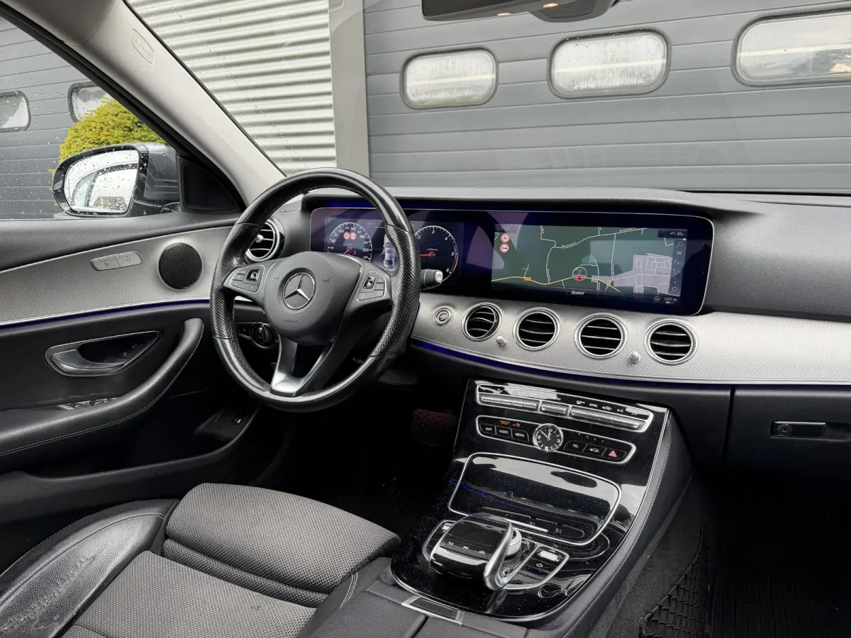220 d Lease Edition | Camera | Head-Up | Widescreen | Sfeerverlichting | Navigatie |