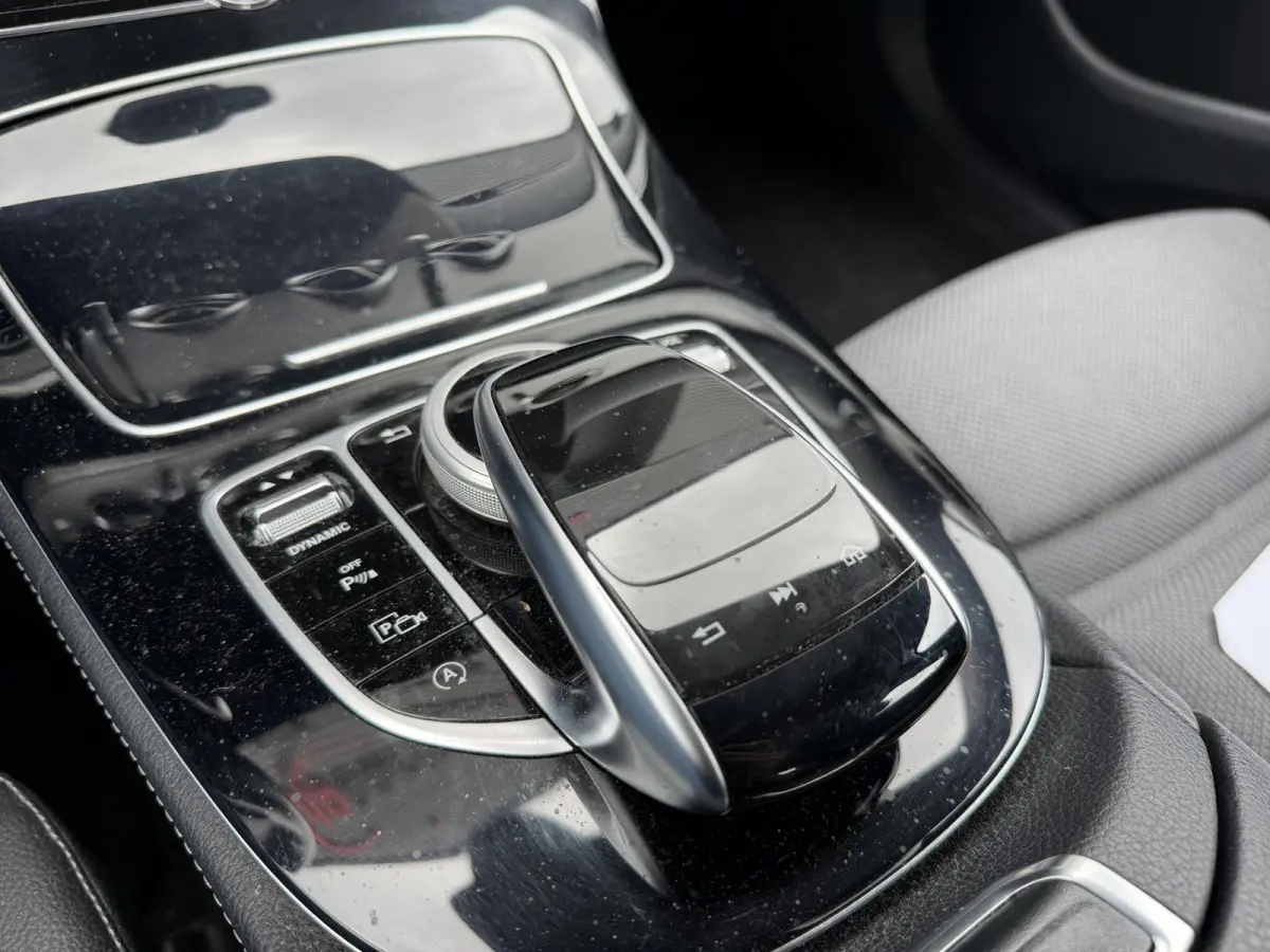 220 d Lease Edition | Camera | Head-Up | Widescreen | Sfeerverlichting | Navigatie |