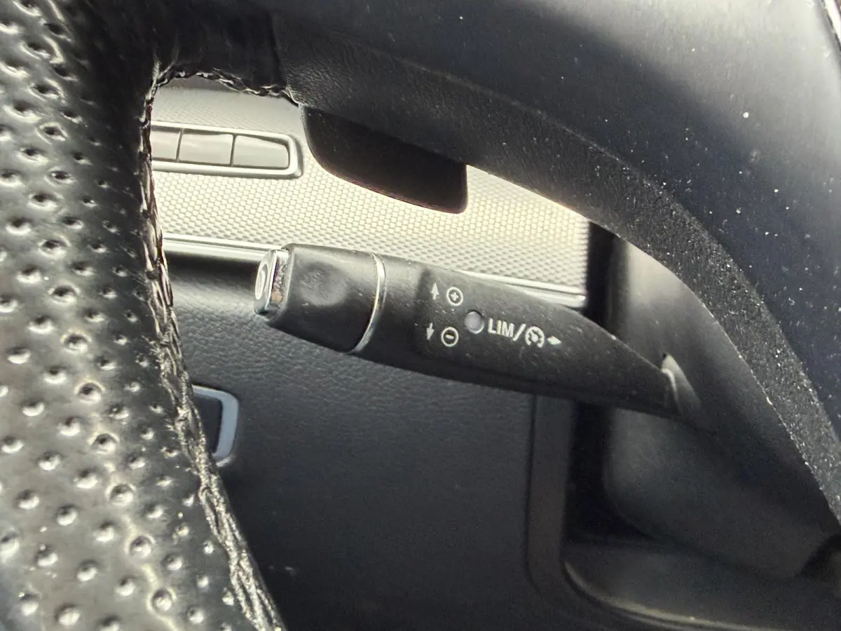 220 d Lease Edition | Camera | Head-Up | Widescreen | Sfeerverlichting | Navigatie |