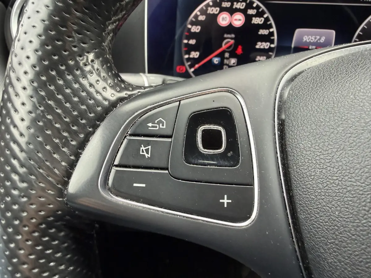220 d Lease Edition | Camera | Head-Up | Widescreen | Sfeerverlichting | Navigatie |