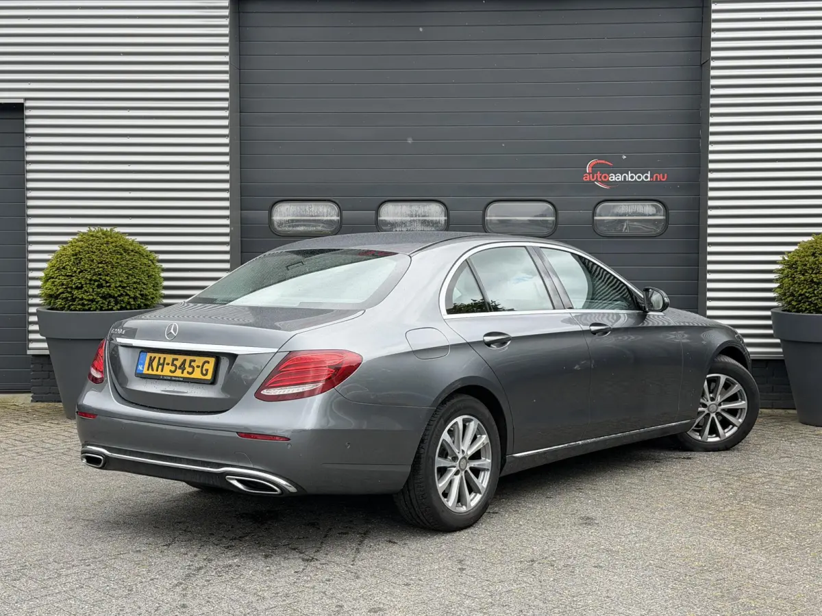 220 d Lease Edition | Camera | Head-Up | Widescreen | Sfeerverlichting | Navigatie |