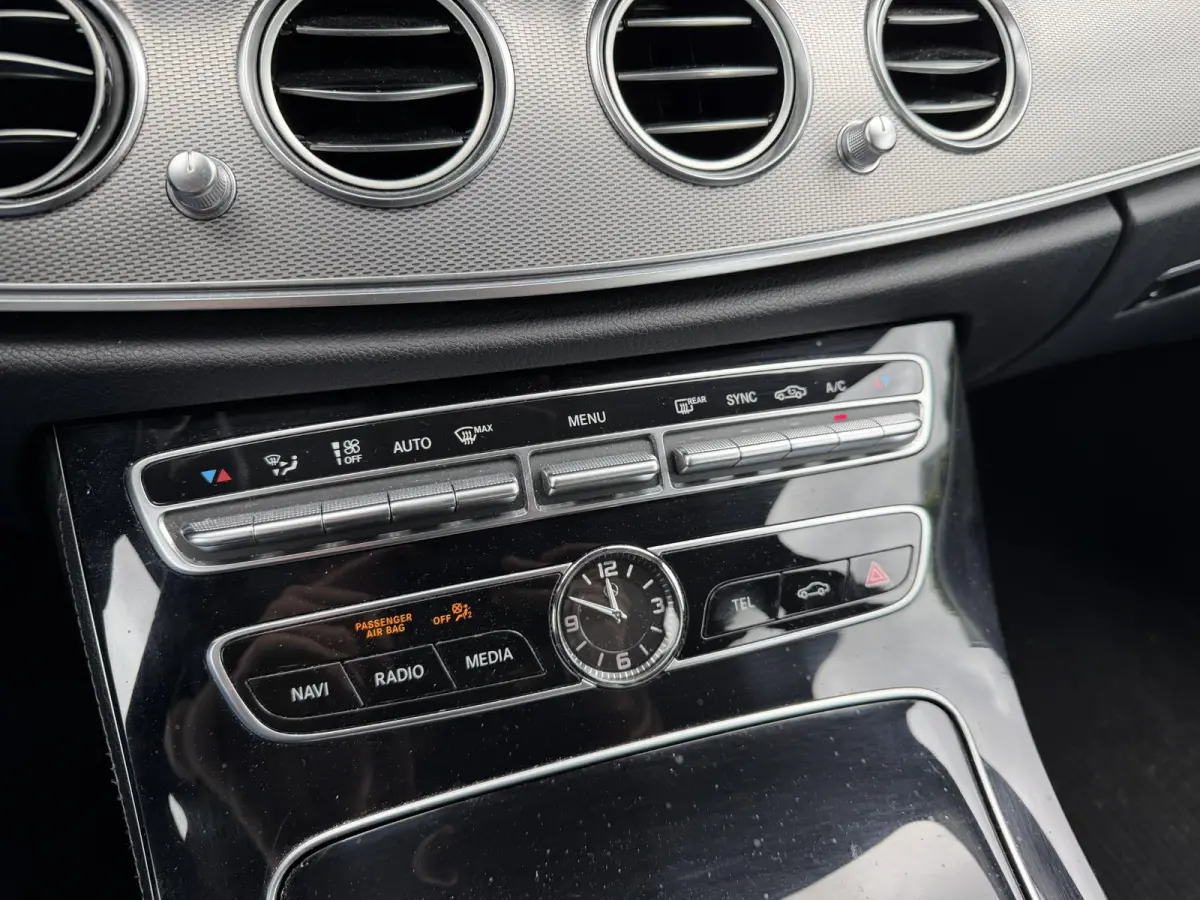 220 d Lease Edition | Camera | Head-Up | Widescreen | Sfeerverlichting | Navigatie |