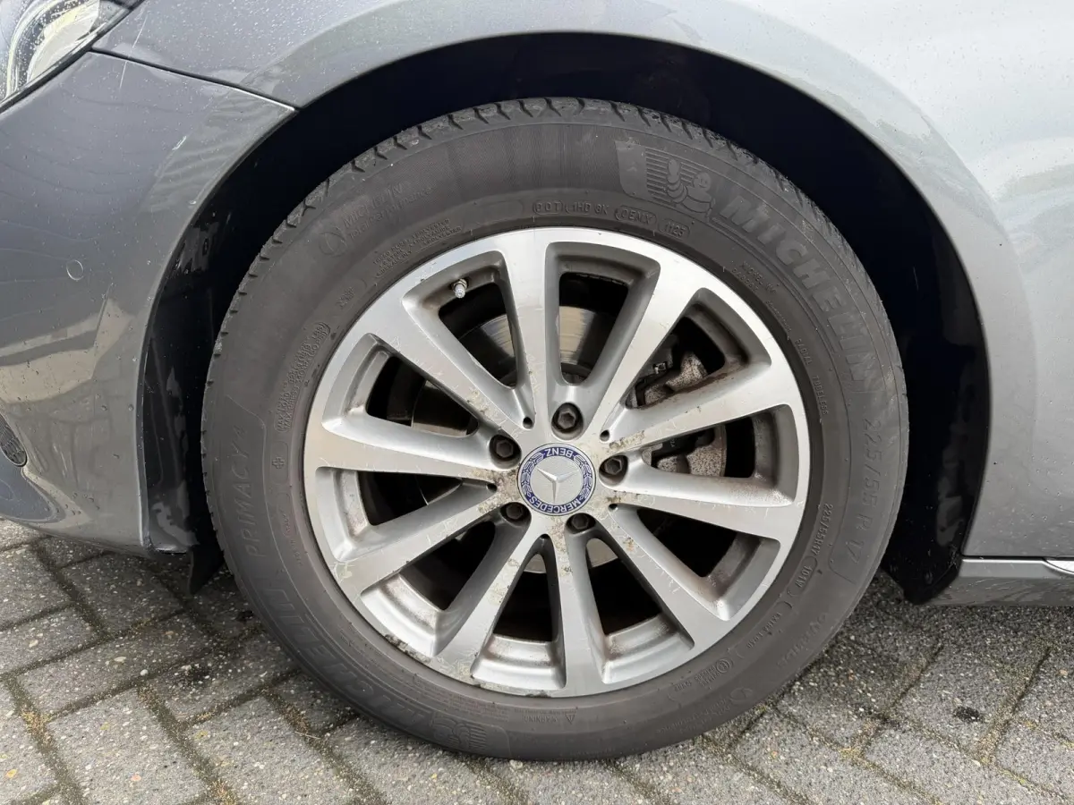 220 d Lease Edition | Camera | Head-Up | Widescreen | Sfeerverlichting | Navigatie |