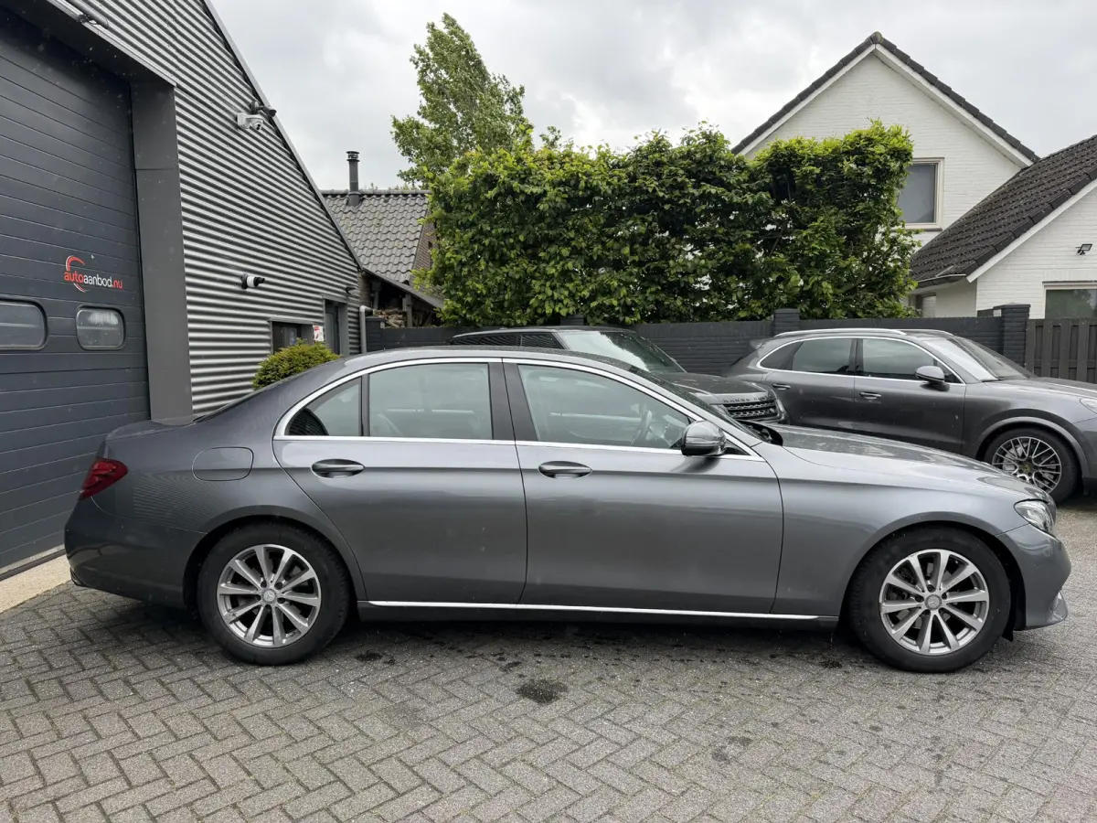 220 d Lease Edition | Camera | Head-Up | Widescreen | Sfeerverlichting | Navigatie |