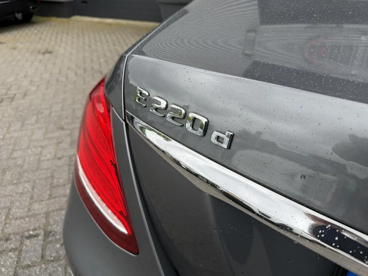 220 d Lease Edition | Camera | Head-Up | Widescreen | Sfeerverlichting | Navigatie |