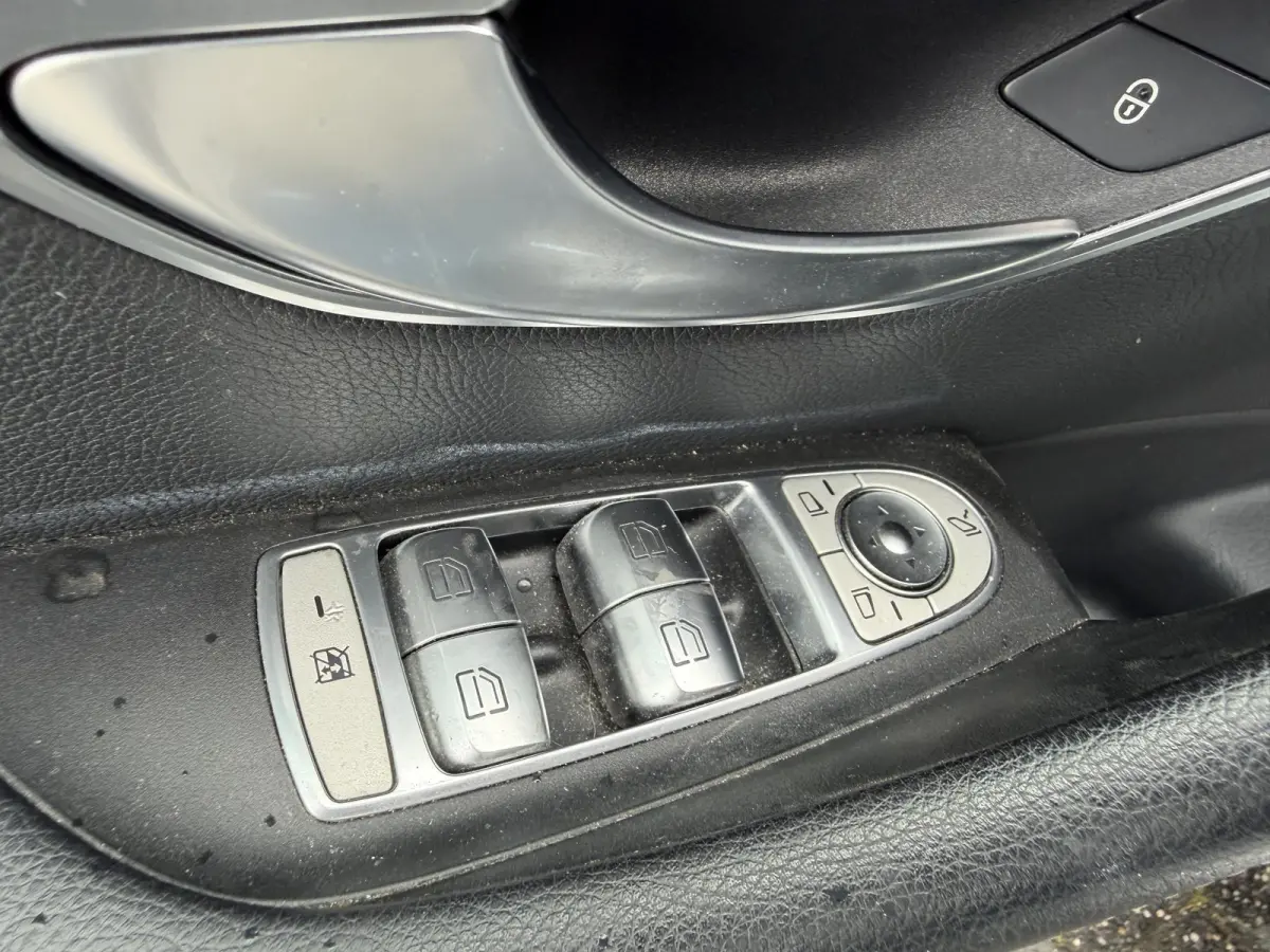 220 d Lease Edition | Camera | Head-Up | Widescreen | Sfeerverlichting | Navigatie |