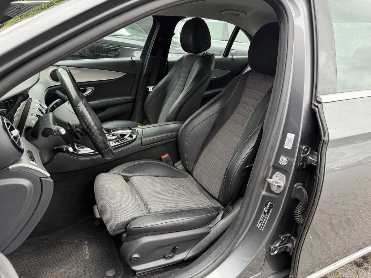 220 d Lease Edition | Camera | Head-Up | Widescreen | Sfeerverlichting | Navigatie |