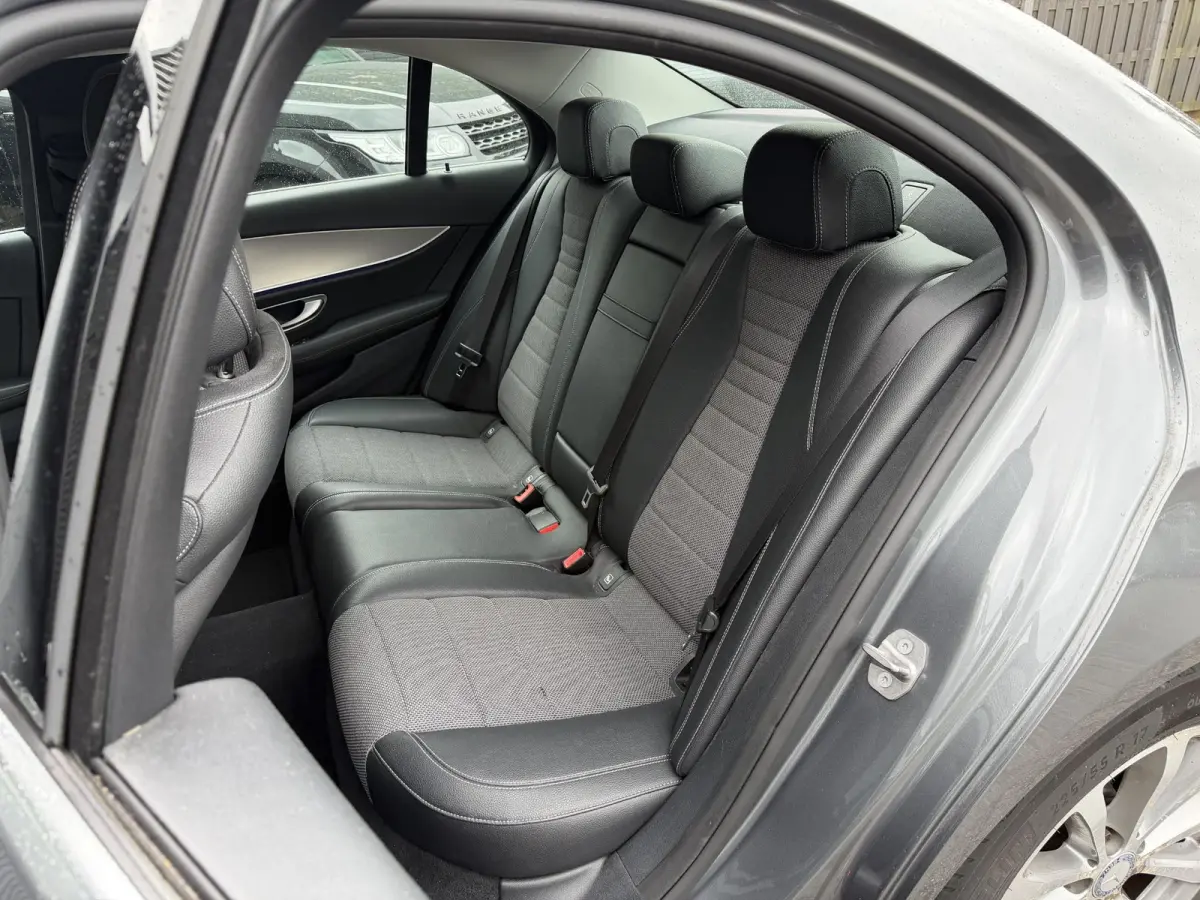 220 d Lease Edition | Camera | Head-Up | Widescreen | Sfeerverlichting | Navigatie |