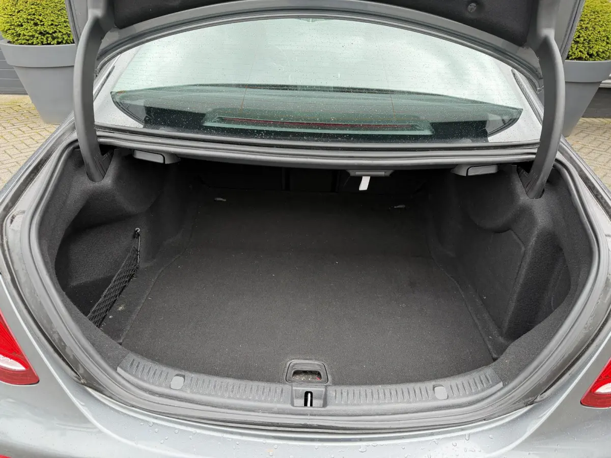 220 d Lease Edition | Camera | Head-Up | Widescreen | Sfeerverlichting | Navigatie |