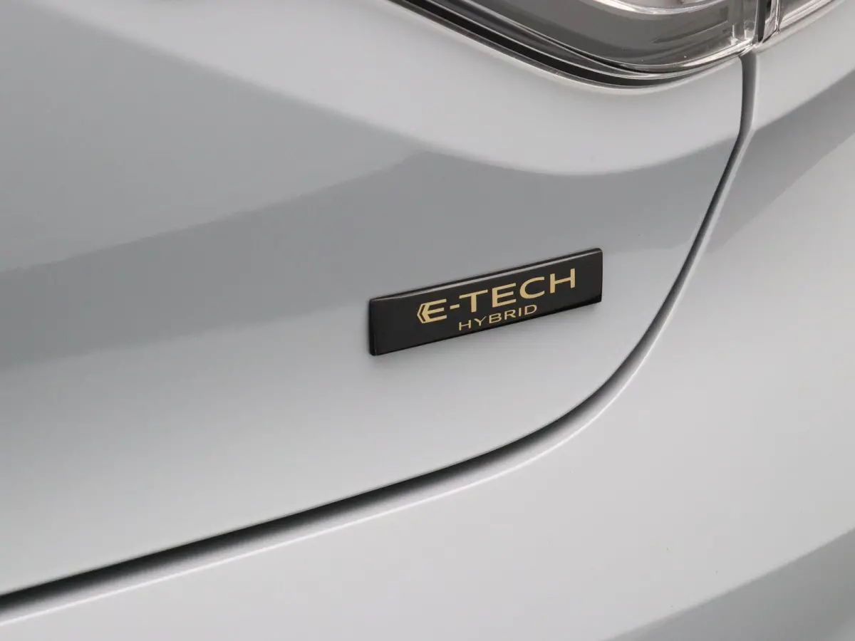 E-Tech Full Hybrid 145pk Evolution | Parkeersensoren achter | Apple carplay |