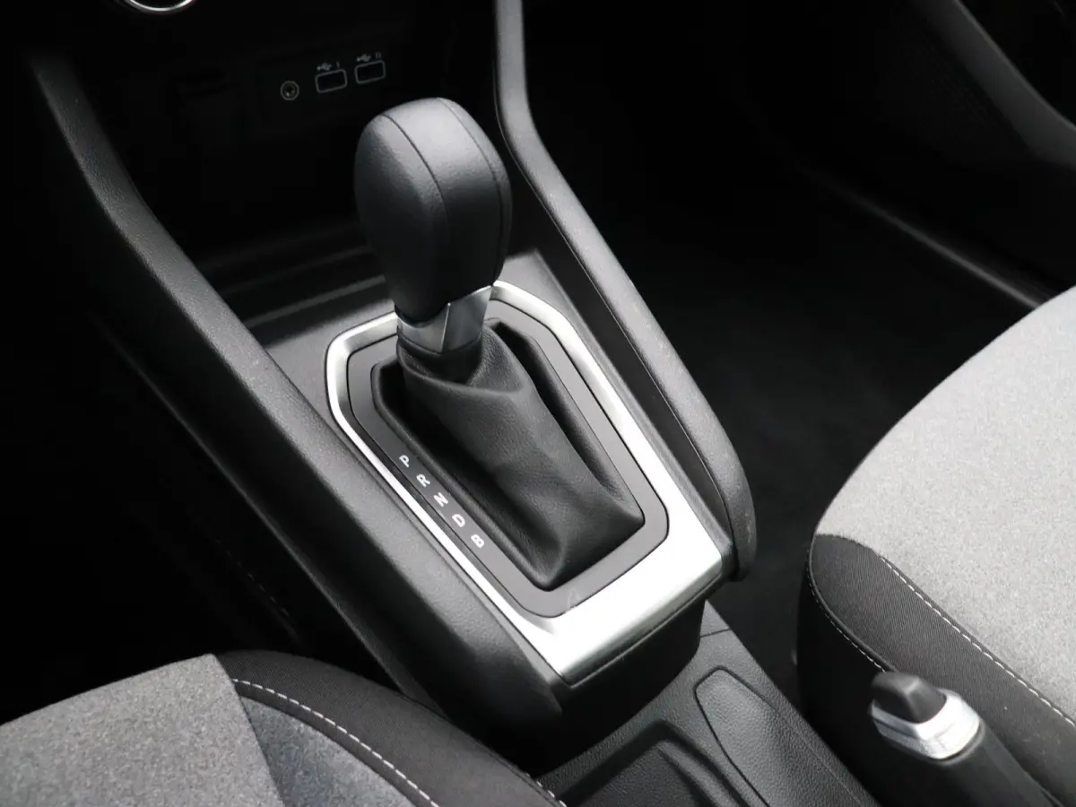 E-Tech Full Hybrid 145pk Evolution | Parkeersensoren achter | Apple carplay |
